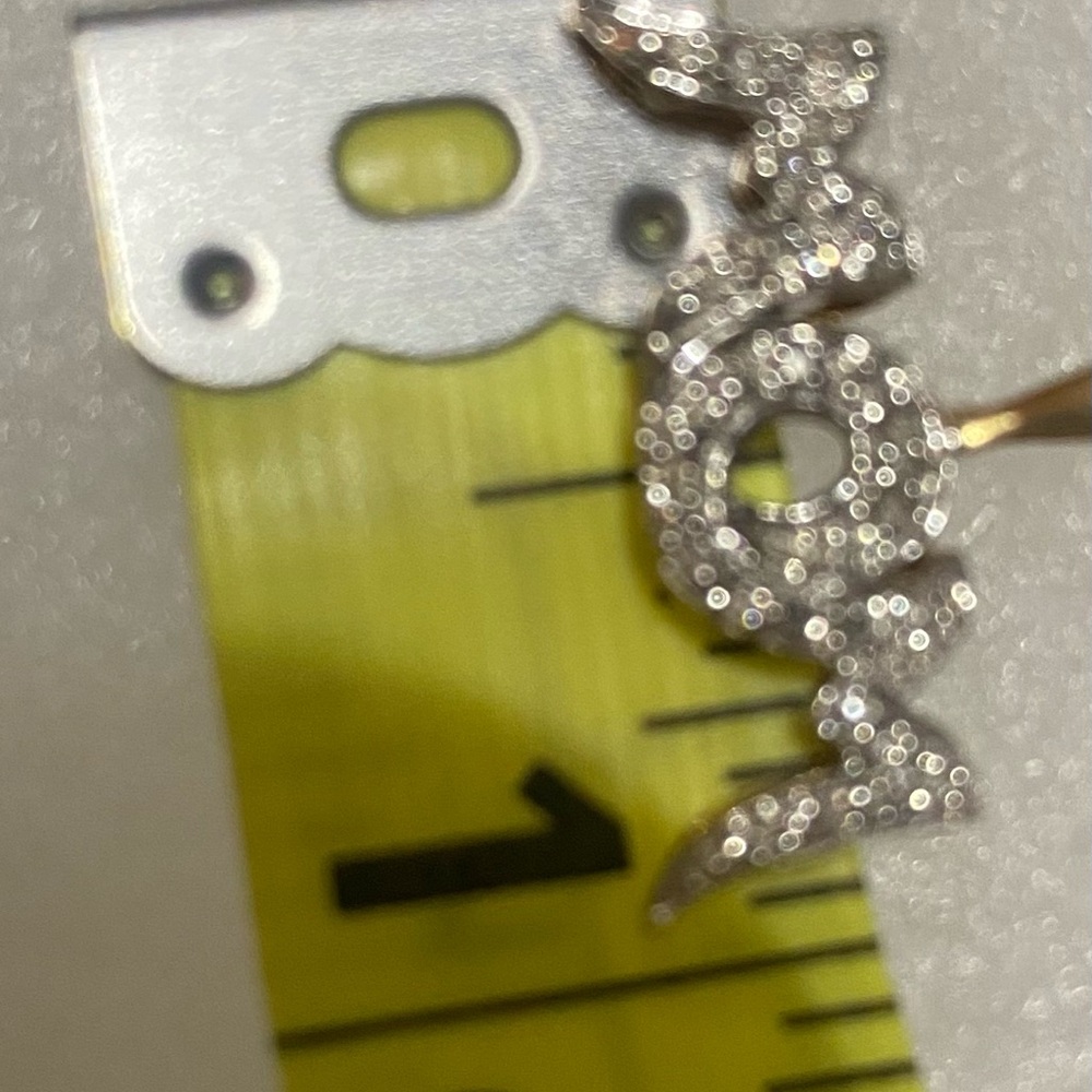 10K “Mom” Pendant